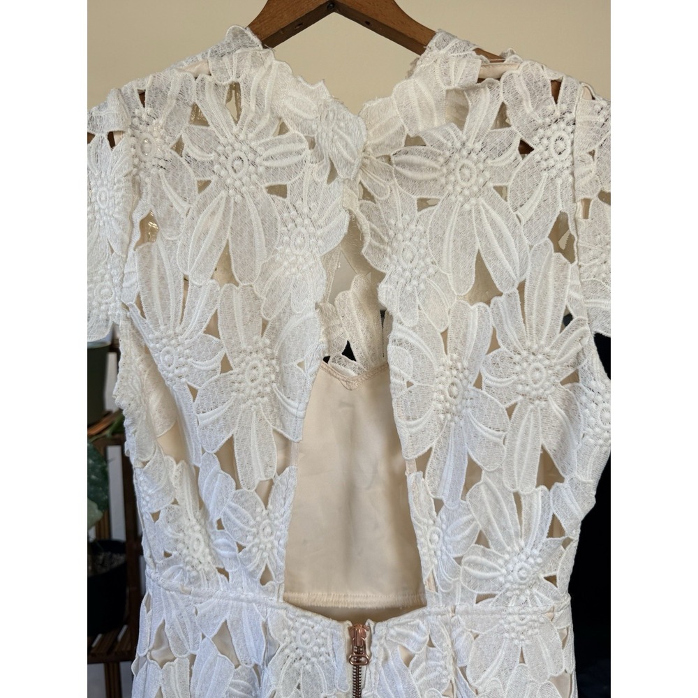 NWT Dolce Vita White Floral Lace Mini Dress Size Small Sheer Overlay Boho Chic - Picture 13 of 16